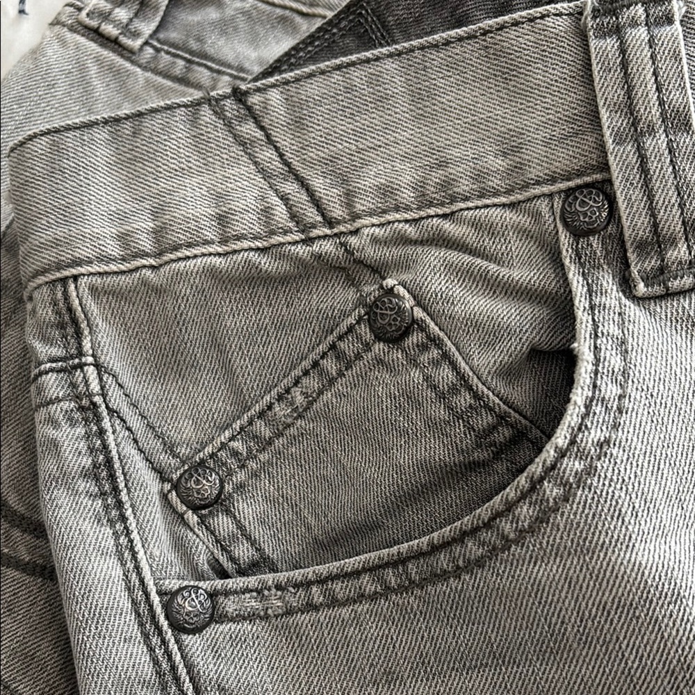 Men's Gray Rock & Republic Jeans - Picture 8 of 14